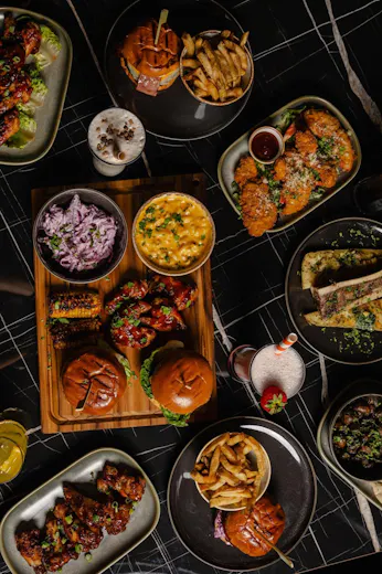 La Maison Bar & Grill