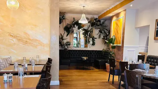 Italian Pizzeria Café 84