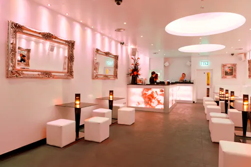 Aquum Lounge