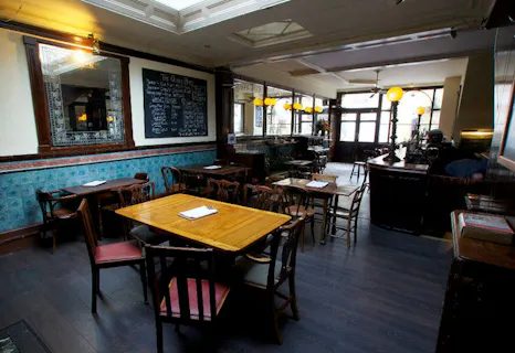 The Queen's Head - Acton Street
