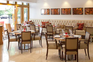 Lowndes Bar & Kitchen at Jumeirah Lowndes Hotel