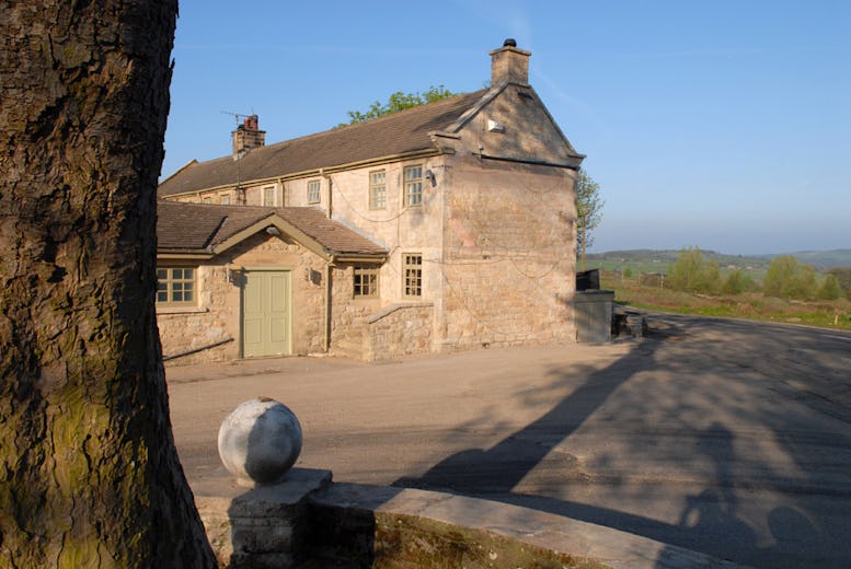 Red Lion Bar & Bistro