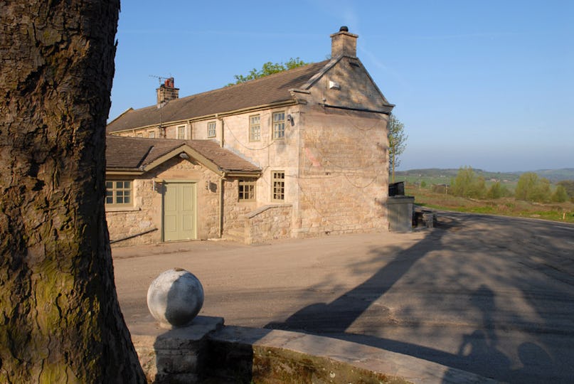 Red Lion Bar & Bistro