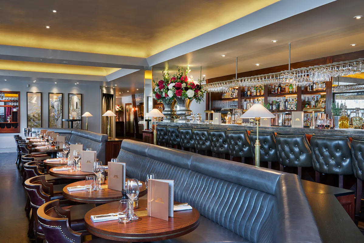 Le Pont de la Tour Bar & Grill