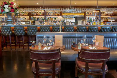 Le Pont de la Tour Bar & Grill