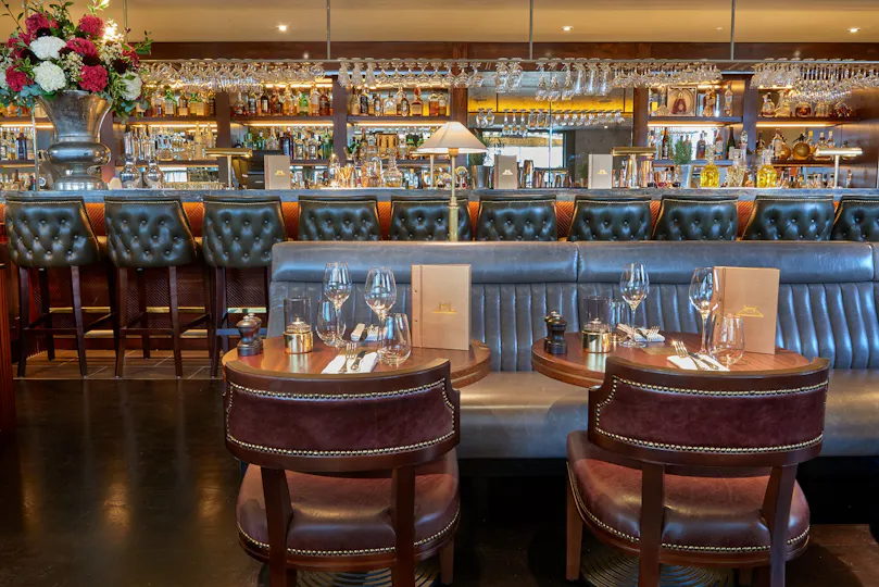 Le Pont de la Tour Bar & Grill