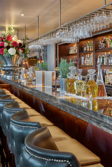 Le Pont de la Tour Bar & Grill