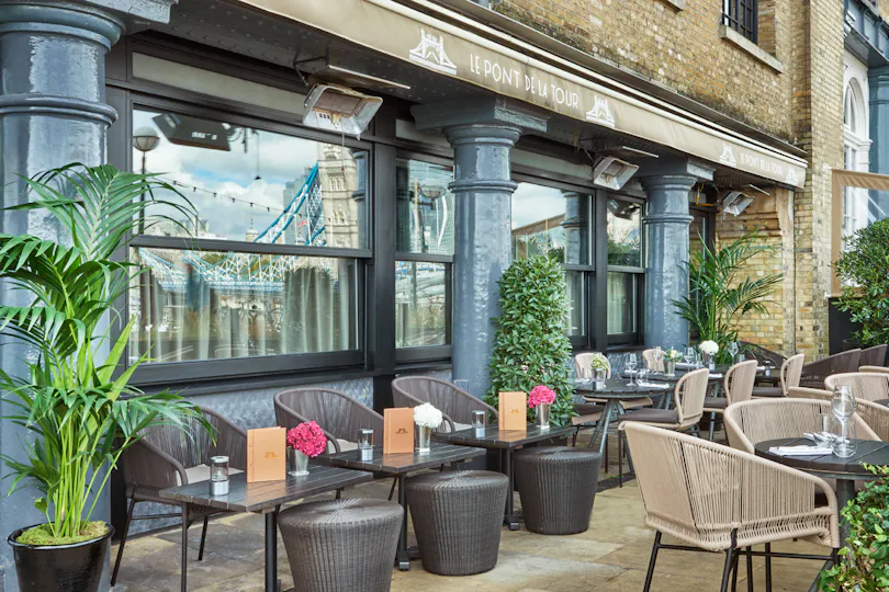 Le Pont de la Tour Bar & Grill