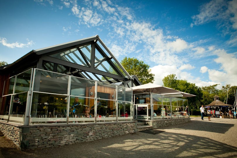The Bluebird Café by the Lake