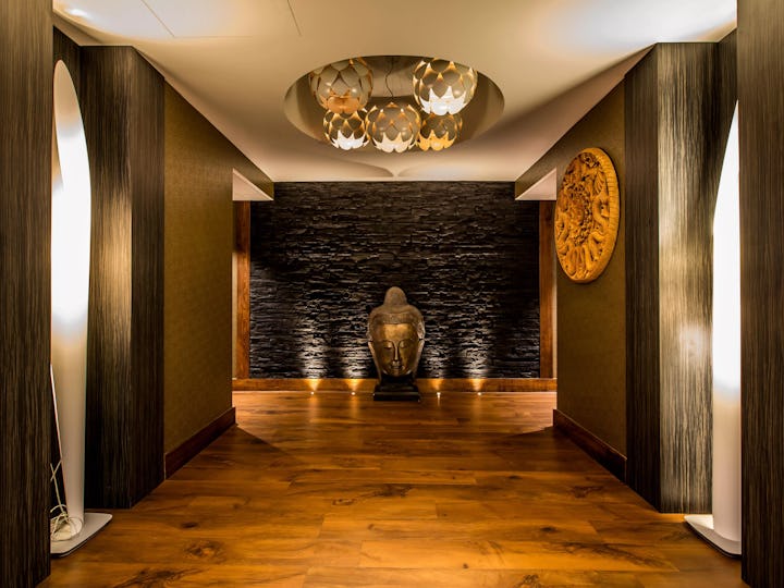 The Lounge at Kensington Close Hotel & Spa 