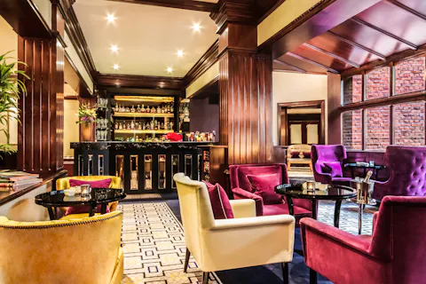 The Hamptons Bar at St. James' Court, A Taj Hotel