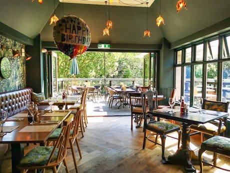 The Red Lion Hawkshaw