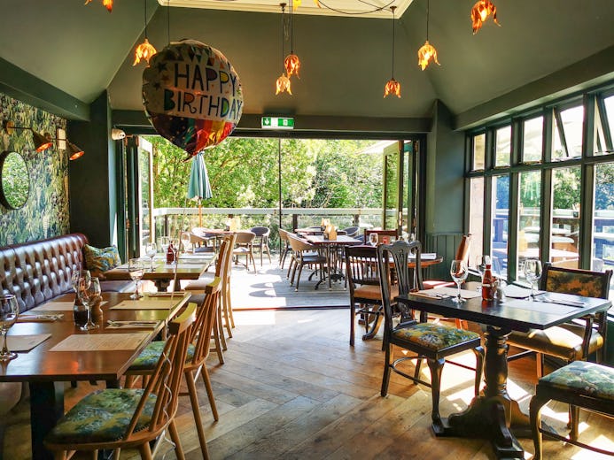 The Red Lion Hawkshaw