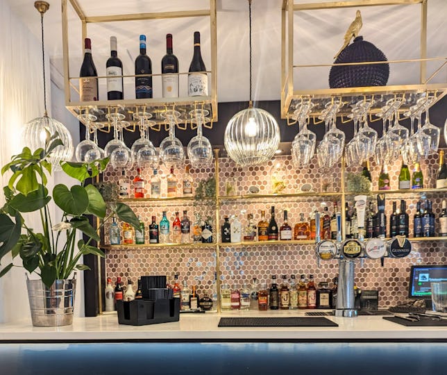 Vardons Restaurant at Shaw Hill Hotel