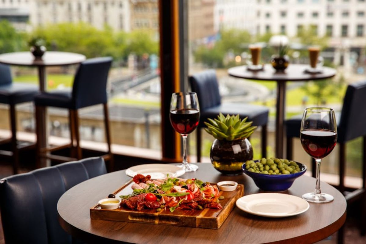 Level 3 Lounge and Restaurant at Mercure
