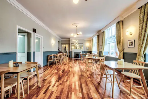 Queens Head Hotel
