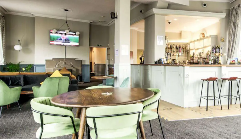 Queens Head Hotel