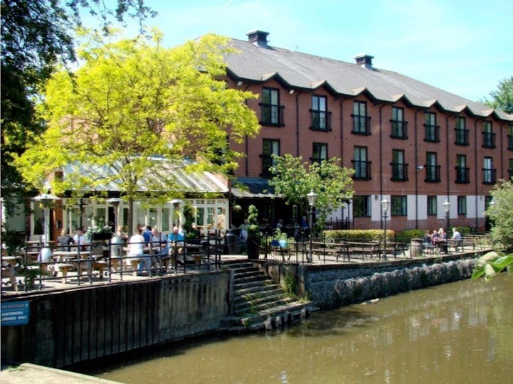 The Boathouse Bar and Restaurant