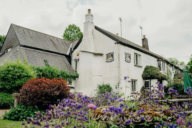 The NoBody Inn