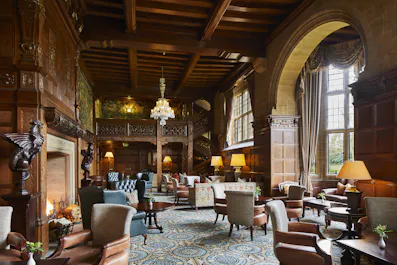 Oak Hall & Cocktail Bar