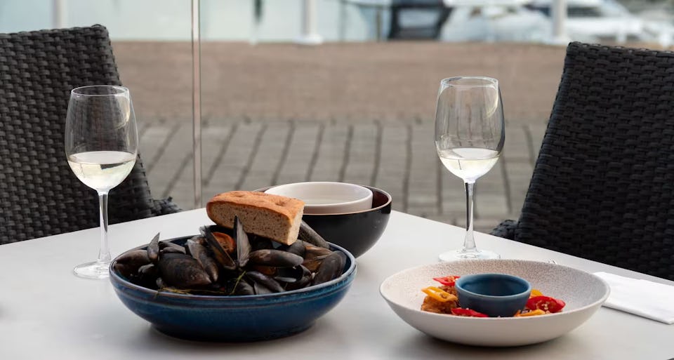 The Waterfront Restaurant - Radisson BLU Waterfront Hotel