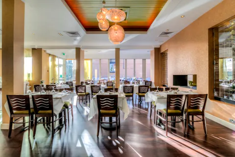 Moltens Restaurant at Mercure Milton Keynes Abbey Hill