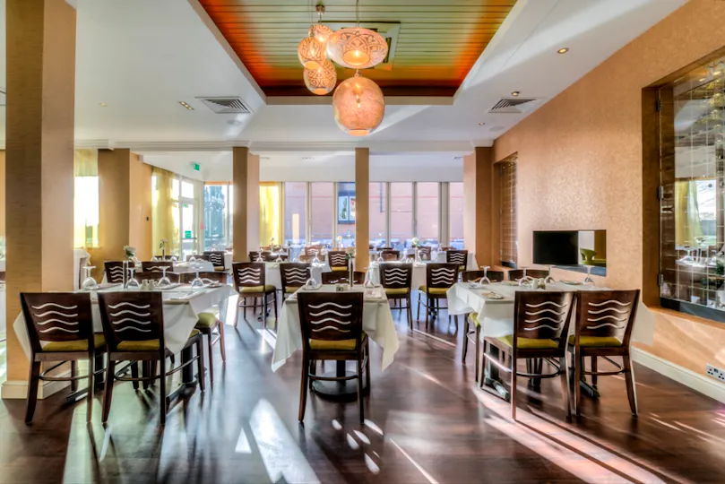Moltens Restaurant at Mercure Milton Keynes Abbey Hill