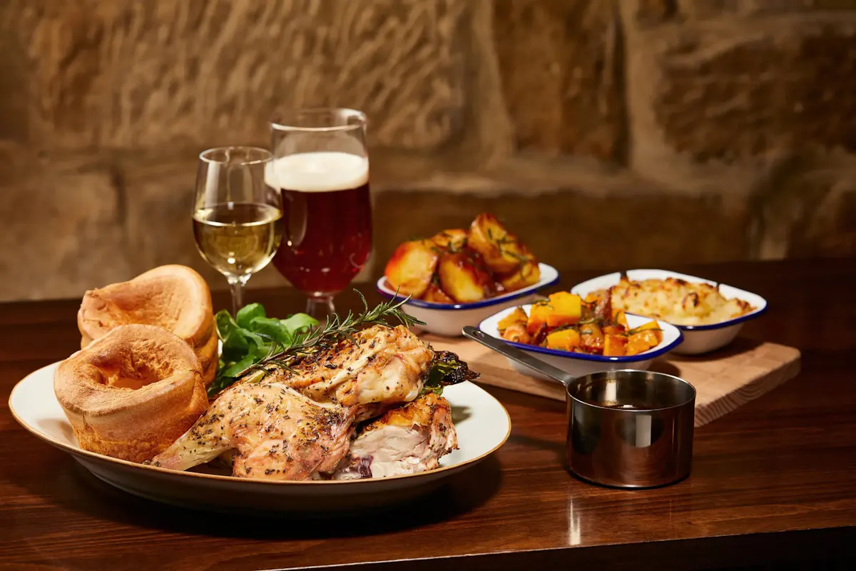 Linden Tree Pub at Linden Hall Hotel