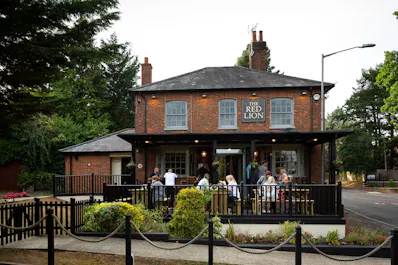 The Red Lion Knotty Green