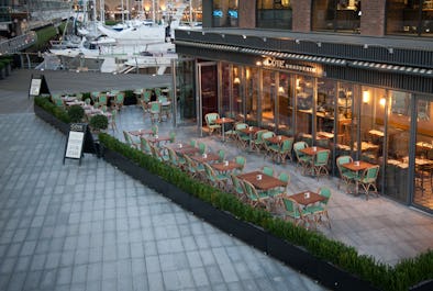 Côte St Katherine Docks