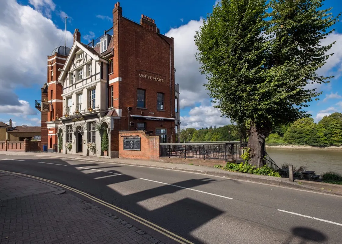 White Hart Barnes