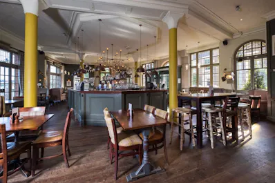 White Hart Barnes