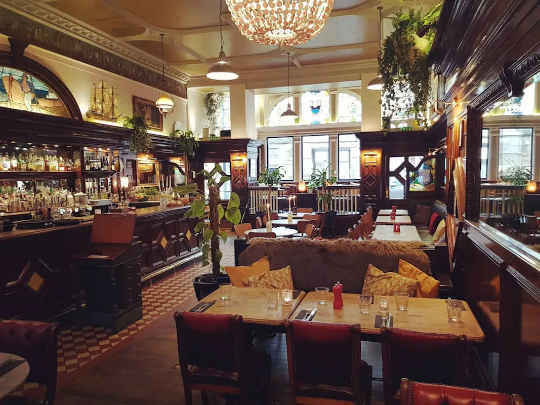 Nobles Café Bar & Restaurant