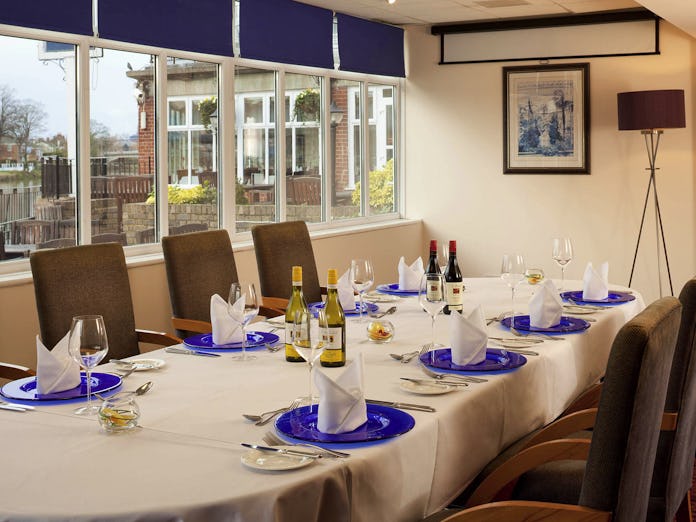 Mercure Thames Lodge Hotel, Staines-Upon-Thames