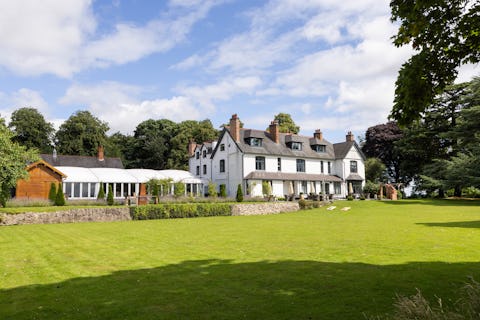 Ashton Lodge Country House