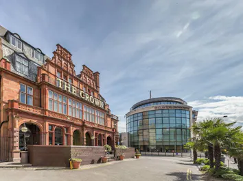 Clayton Crown Hotel