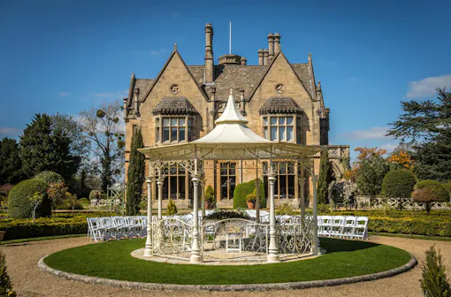 Manor By The Lake