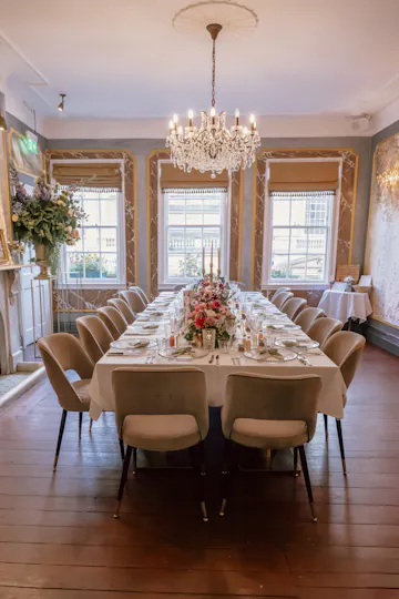Square Grill Restaurant and Bar 