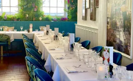 Square Grill Restaurant and Bar 