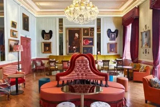 House Lounge & Bar