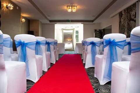 Pinewood Hotel