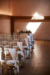 Oxleaze Farm & Barns