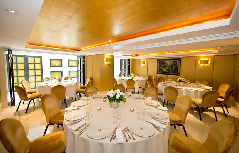 St James Club In London